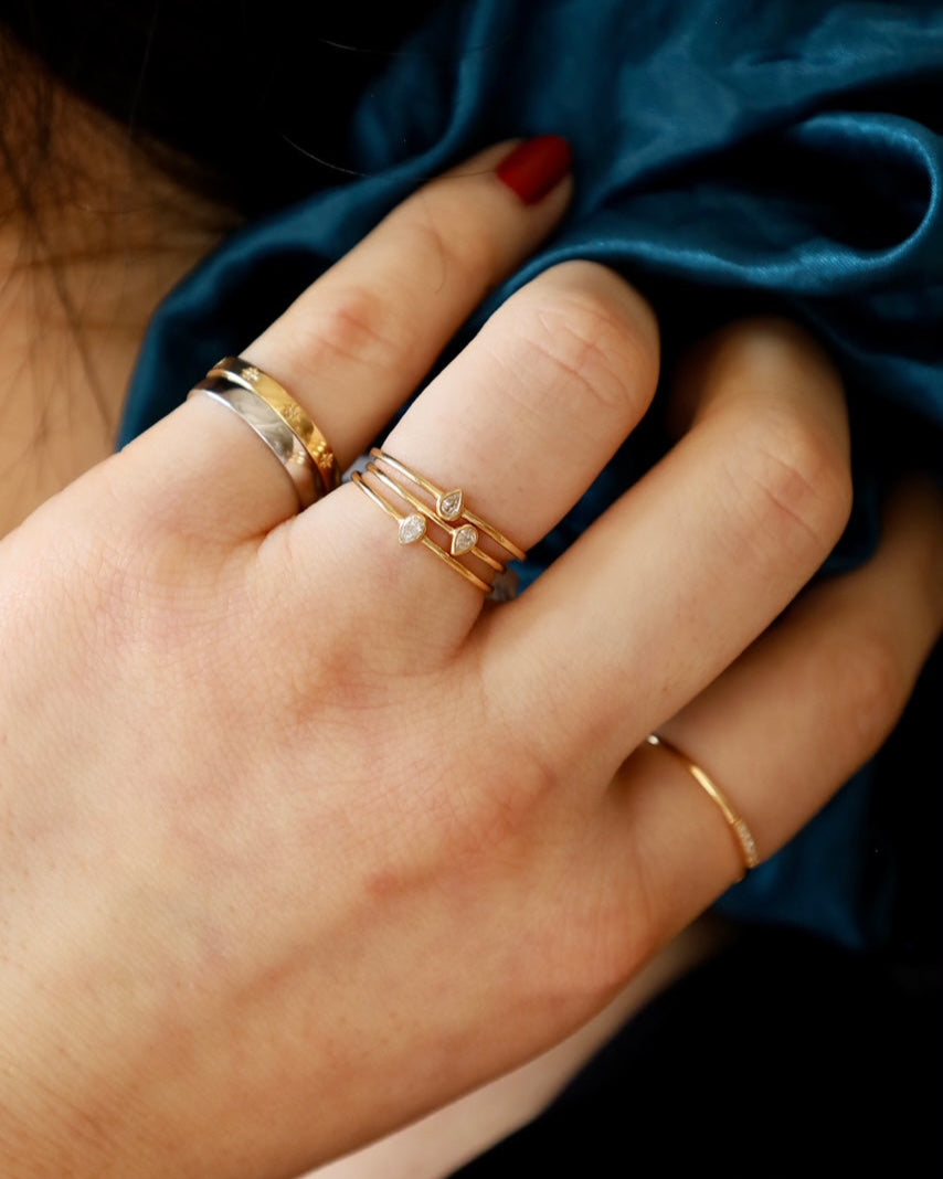 Solid Gold Diamond Stardust Band