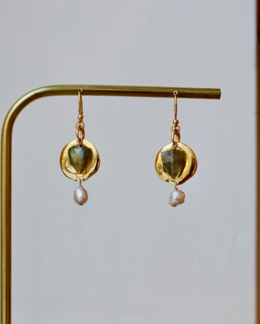 Labradorite and Pearl Ostra Earrings