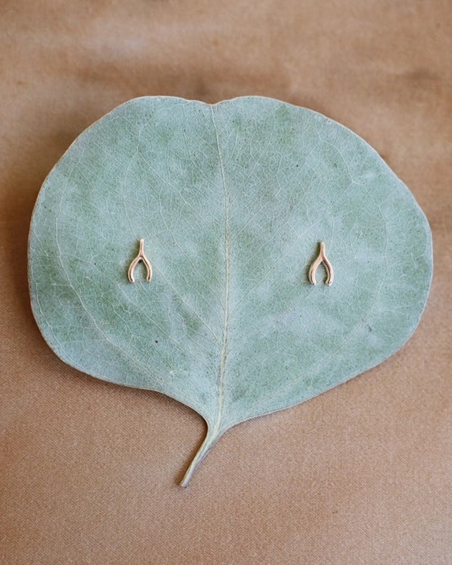 Mini Wishbone Stud (single)