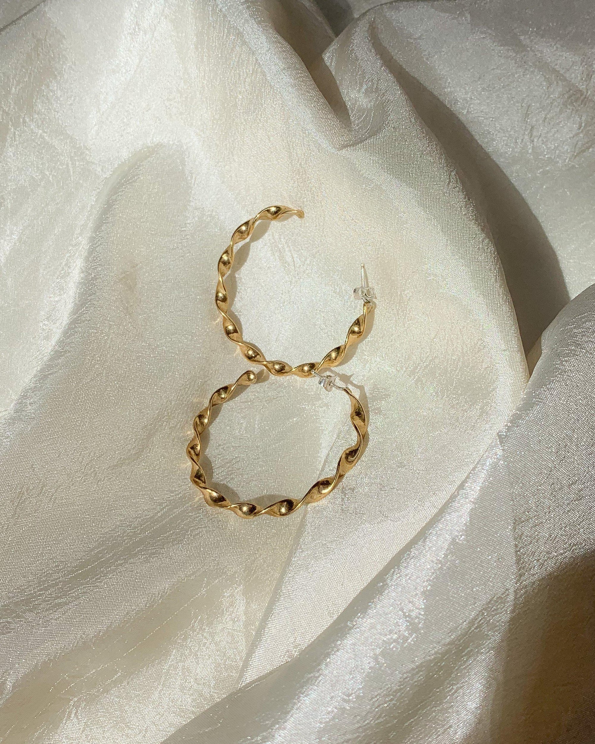 Thin Twisted Hoops