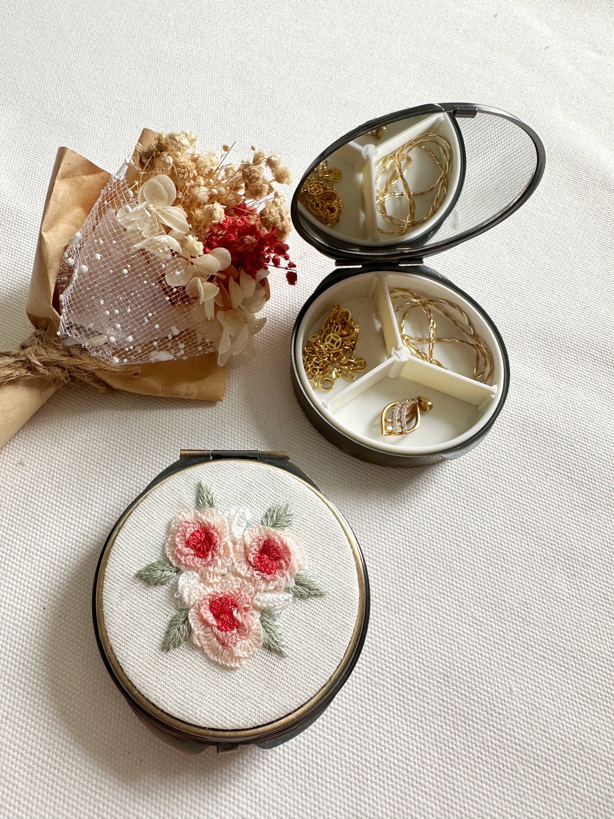 Floral Embroidered Round Jewelry Box With Mirror (In Stock✅)