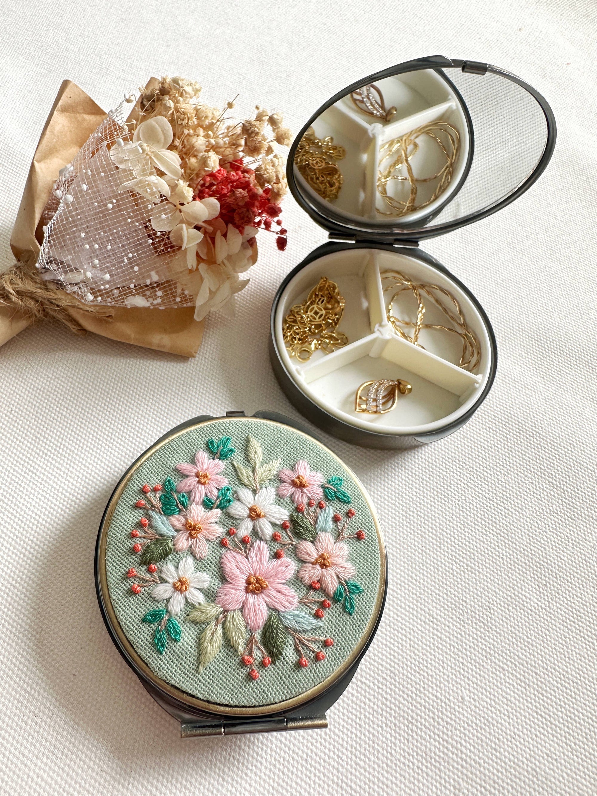 Floral Embroidered Round Jewelry Box With Mirror (In Stock✅)