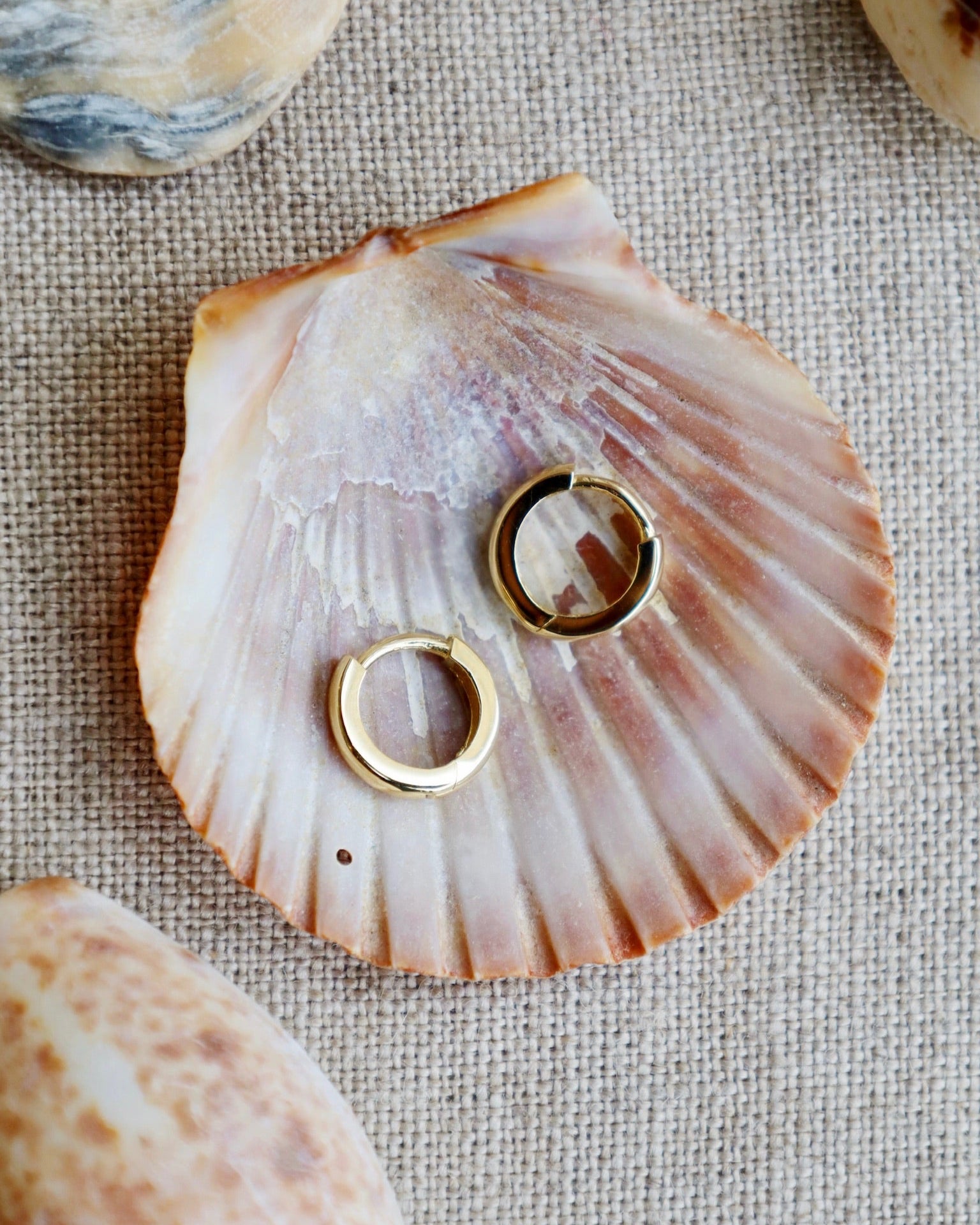 Huggie Earring (single)