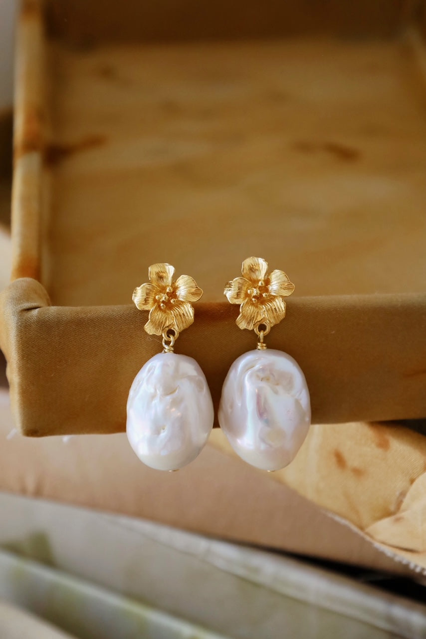 Hibiscus Pearl Drop Earring