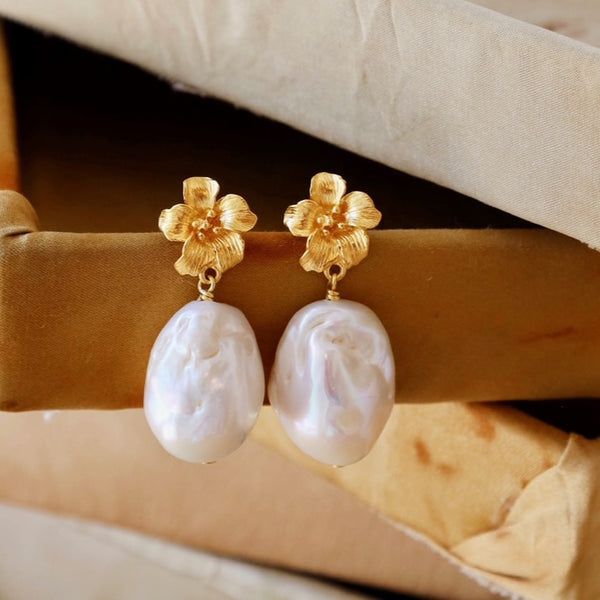 Hibiscus Pearl Drop Earring