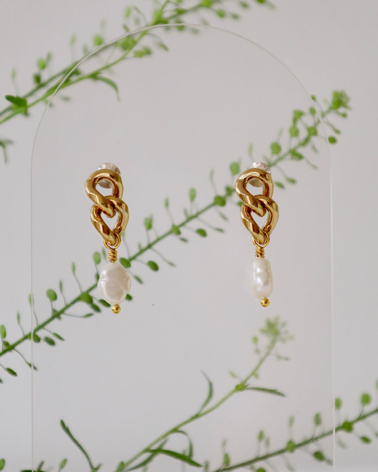Pearl link studs