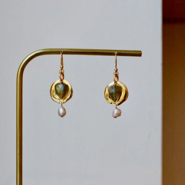 Labradorite and Pearl Ostra Earrings