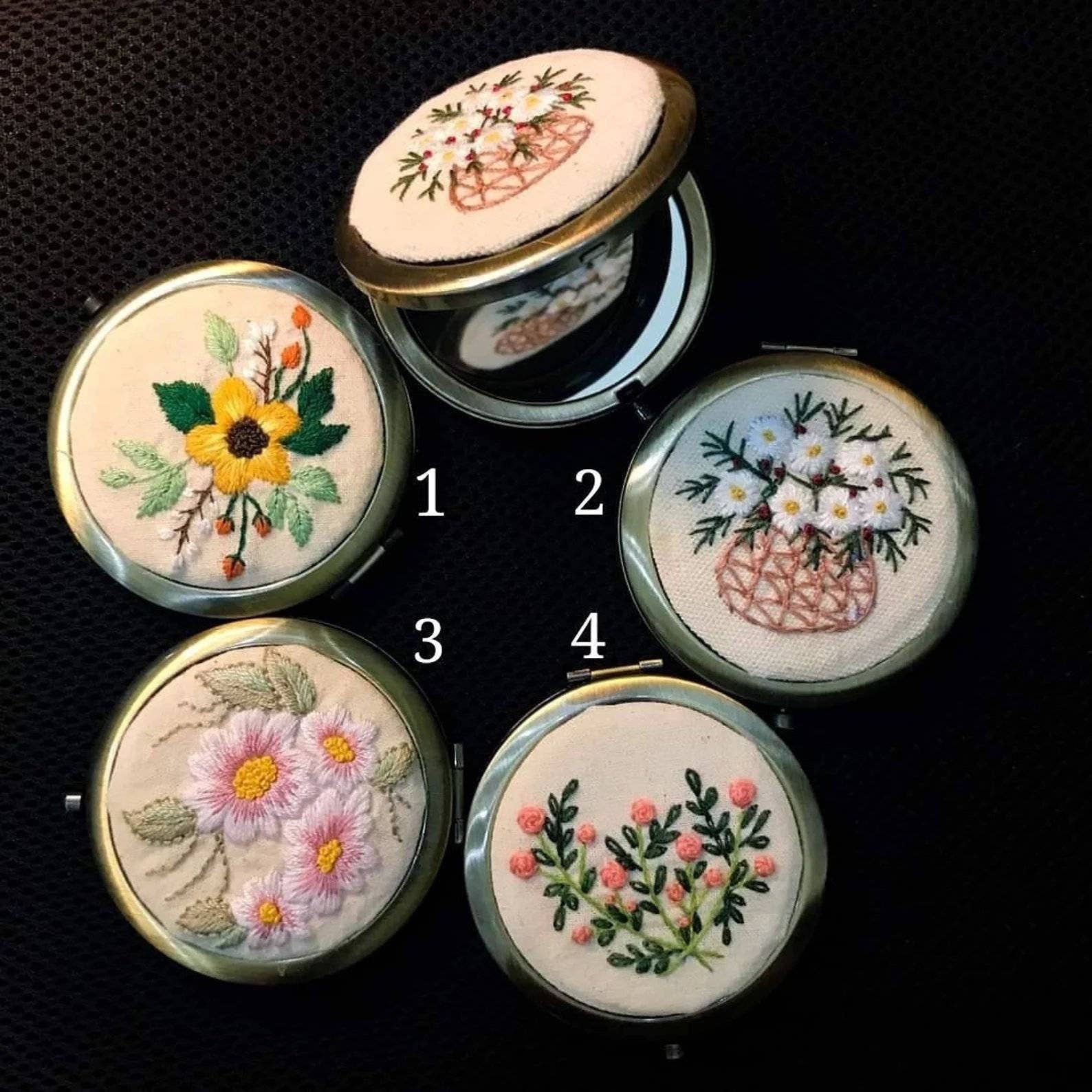 Floral Embroidered Compact Mirror, Collection Scarlett✅