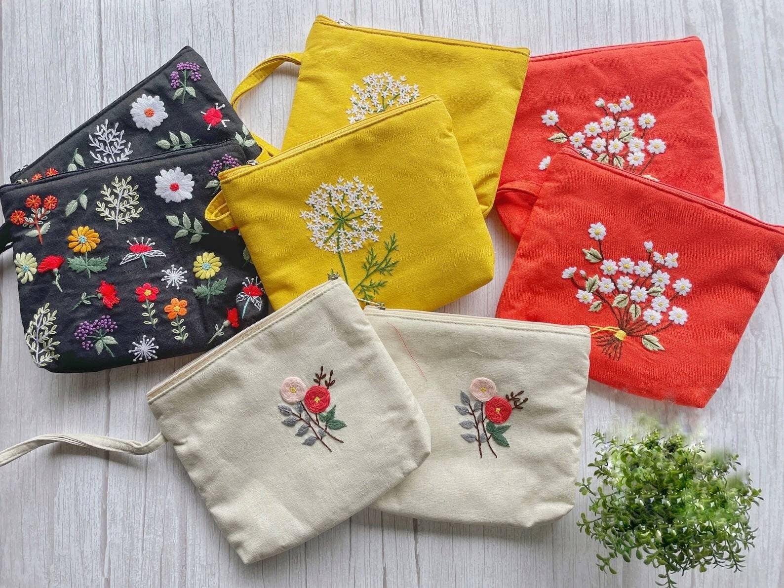 Flower Embroidered Cosmetics Bag, Collection Madeline✅