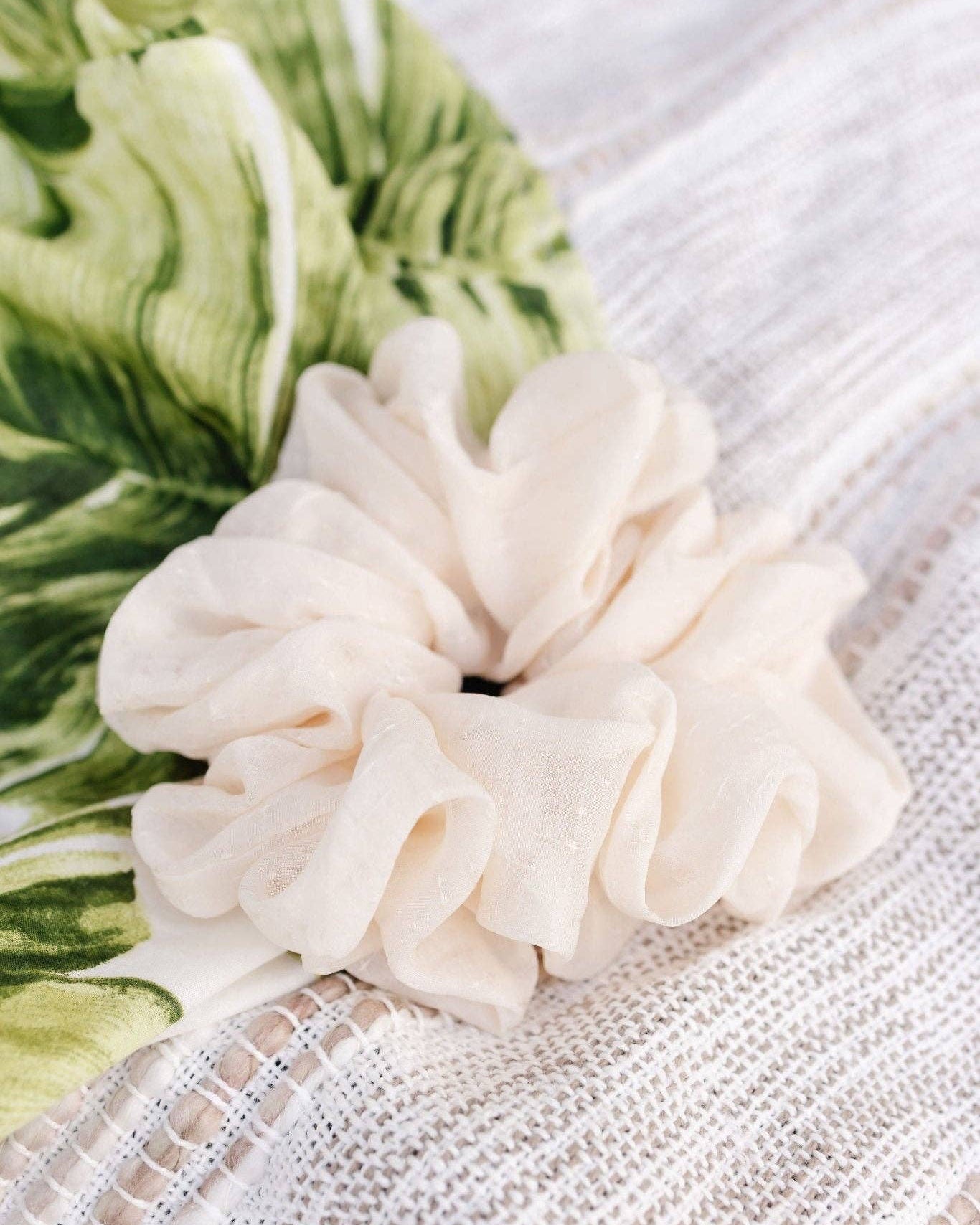 Pearl Jumbo Scrunchie
