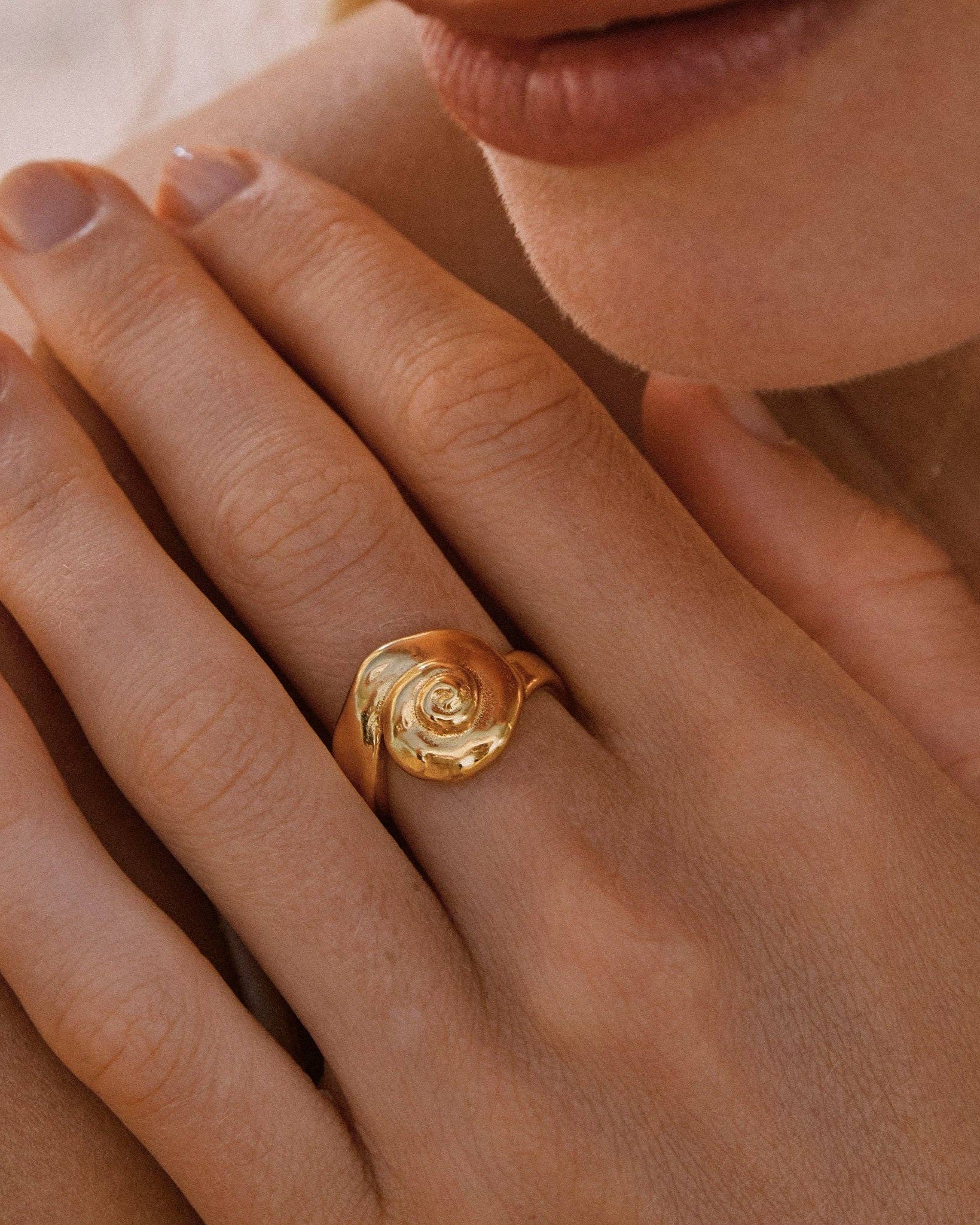 Ammoni Ring