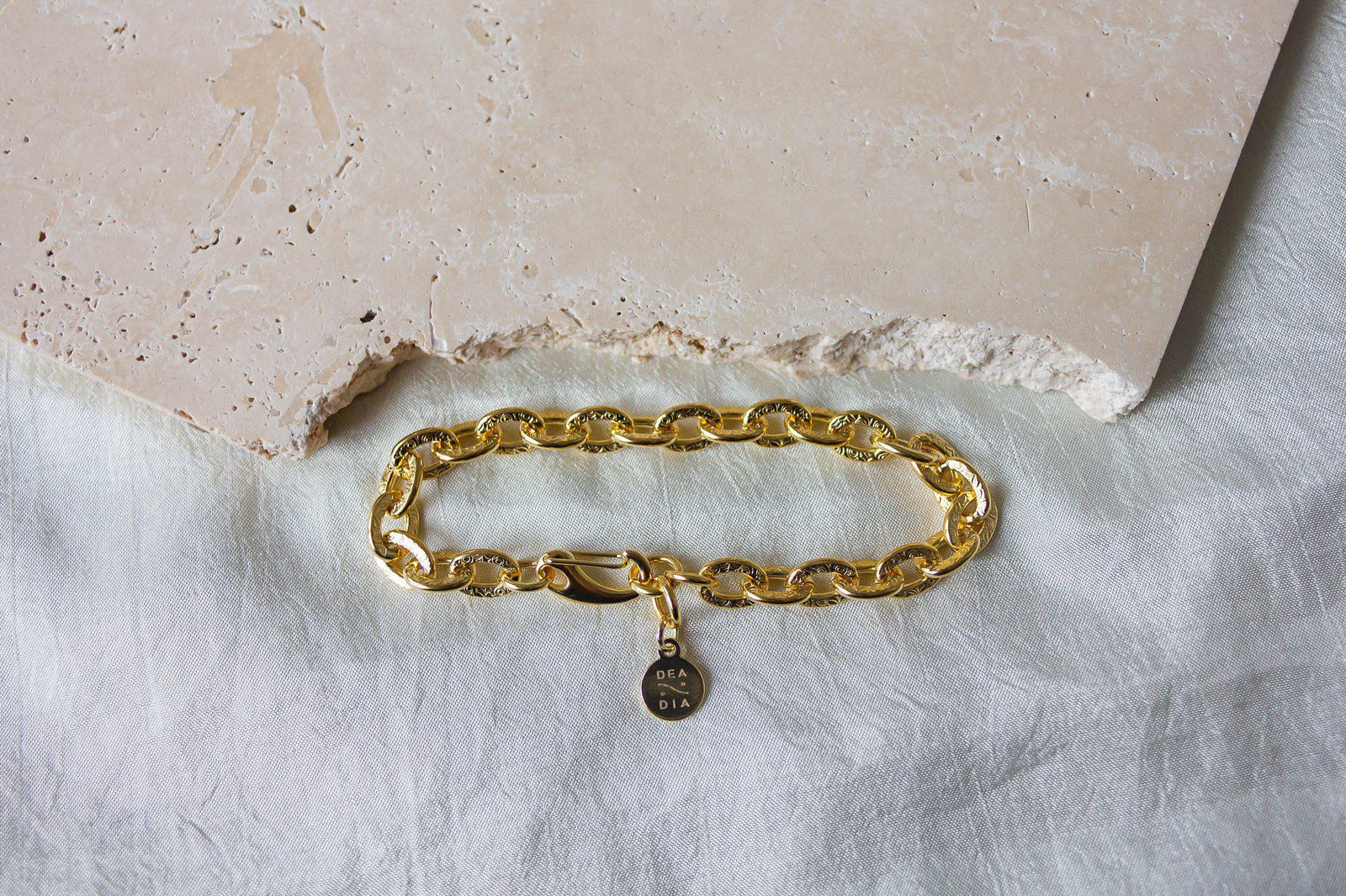 Delara Pattern Chain Bracelet
